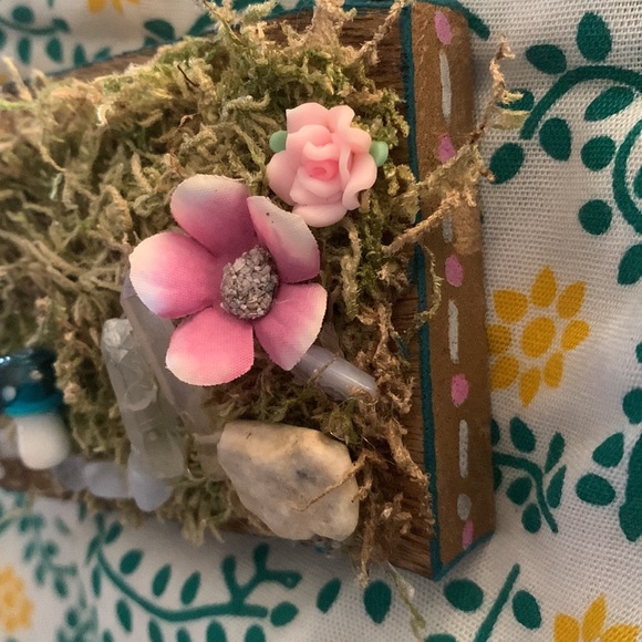 Tiny Fairy Garden With Crystals - Picture 4 of 7